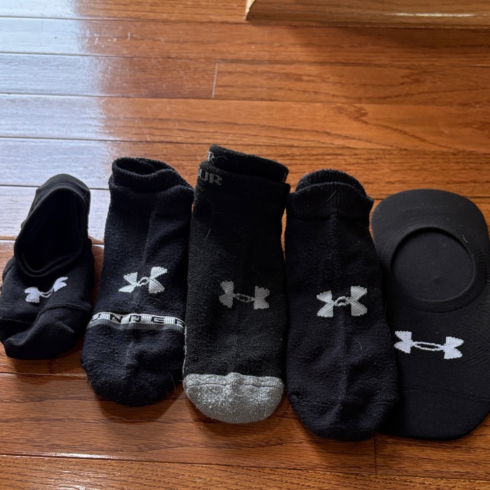 Under Armour Women’s Black and Gray Athletic Socks Sets*